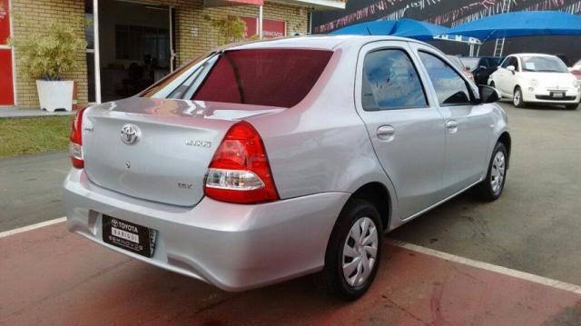 TOYOTA ETIOS SEDAN X 1.5 16V AT FLEX Prata 2018/2018 - Foto 4