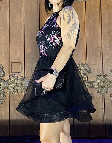 vestido preto com saia de tule