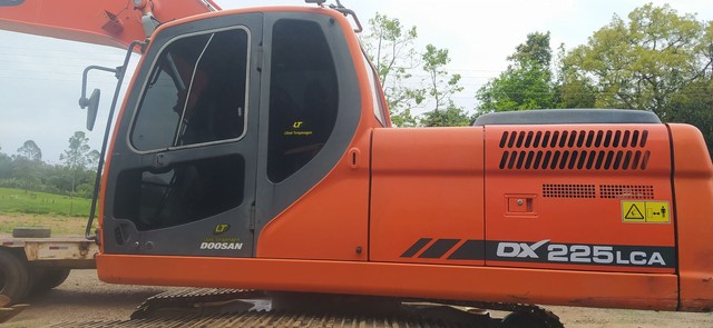 Vendo escavadeira hidráulico Doosan 225