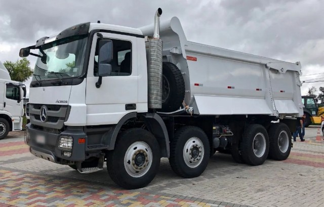 CAMINHÃO MB ACTROS 4844 2016 8X4 = CAÇAMBA ROSSETTI