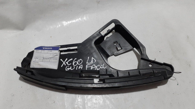 Guia Plastico Farol Esquerdo Volvo Xc60 Cod 30763434