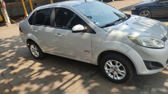 VENDO FIESTA SEDAN 1.6 COMPLETO