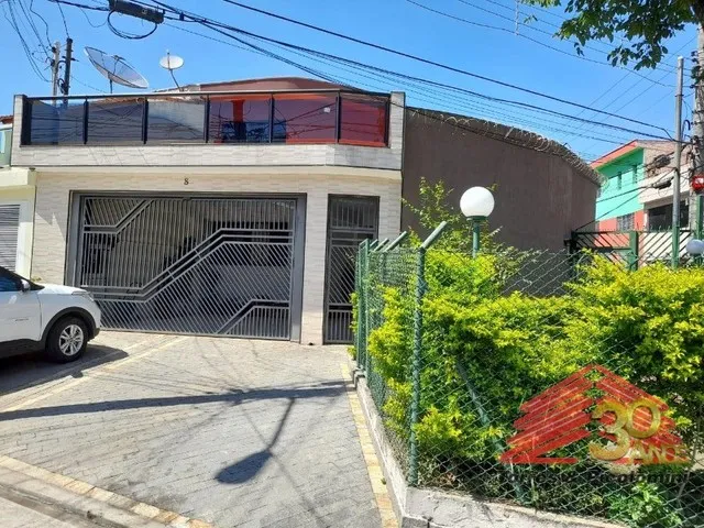 Sobrado a venda em Itaquera condomínio fechado, 03 dormitórios 4 vagas cobertas portão ele