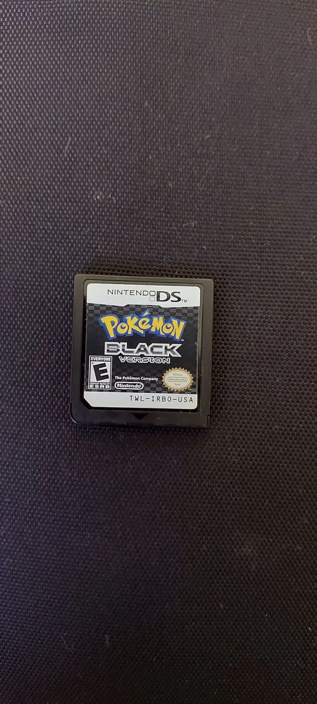 Pokémon Black Version Nintendo DS com Figuras Exclusivas Leiria, Pousos,  Barreira E Cortes • OLX Portugal