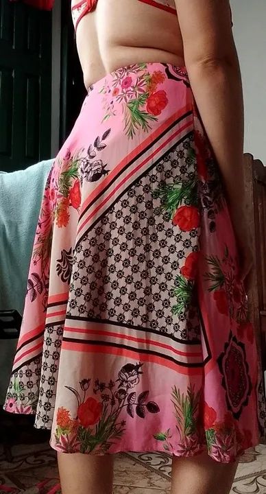 Saia midi estampada verde folhagens - Foto 4