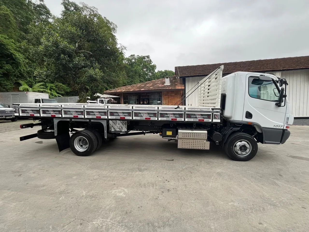 MB ACCELO 1017 ANO 2024/2025 - Foto 2