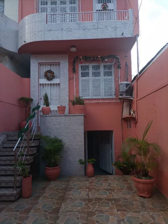 Casa Triplex Documentada no Centro
