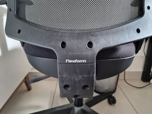 Cadeira Escritório Flexform Uni All Black (Usado) - Foto 2