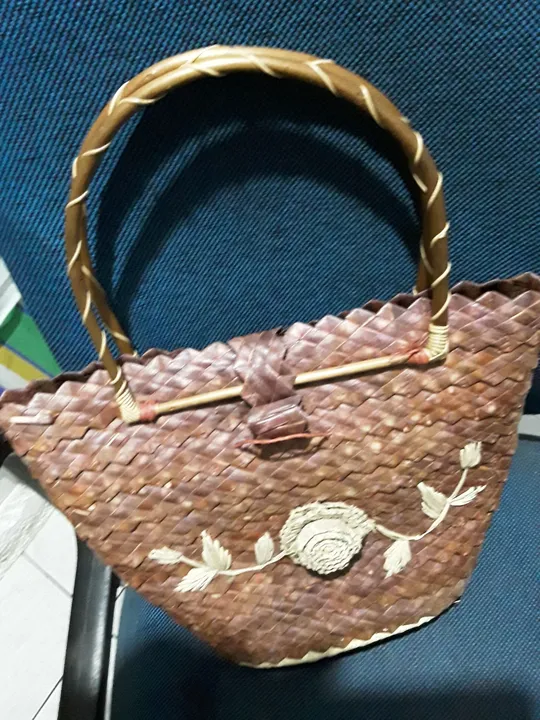Sacola artesanal  feminina  seminova bambu e palha trabalhada , posso entregar SP capital