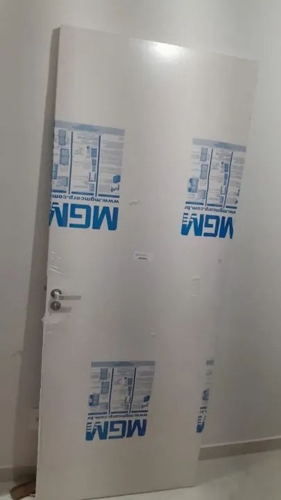 Porta branca MGM já com fechadura por R$100,00