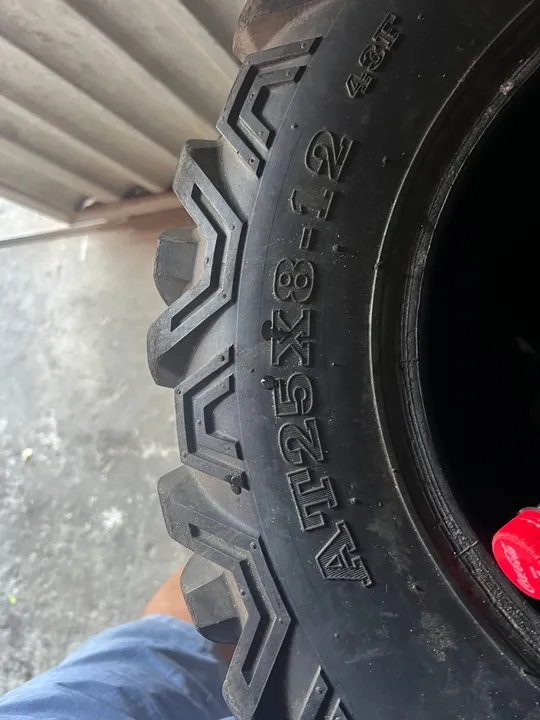 Vendo carcaça de pneu de quadriciclo