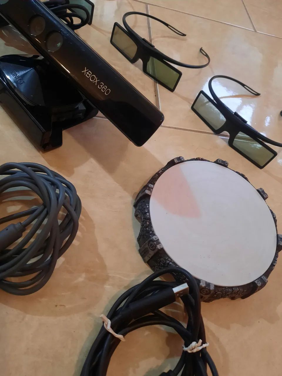 Kinect Kit Xbox 360 with accessories **read the description**64318472963969124