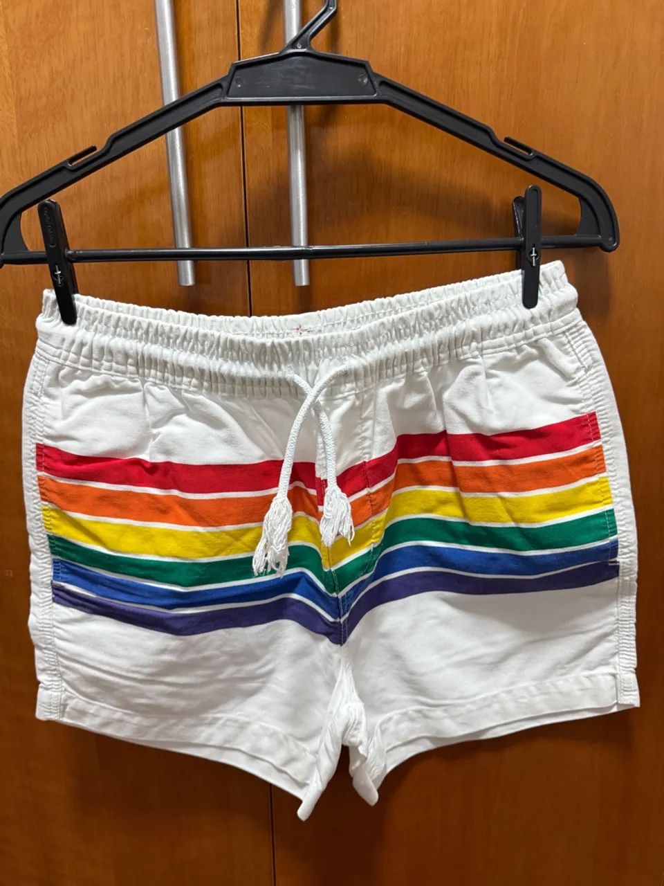 Shorts Branco com Detalhes Coloridos