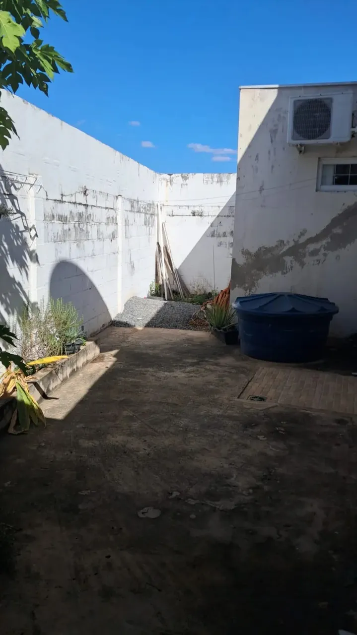 Imóvel para aluguel tem 66 metros quadrados com 2 quartos em Petrópolis - Várzea Grande -
