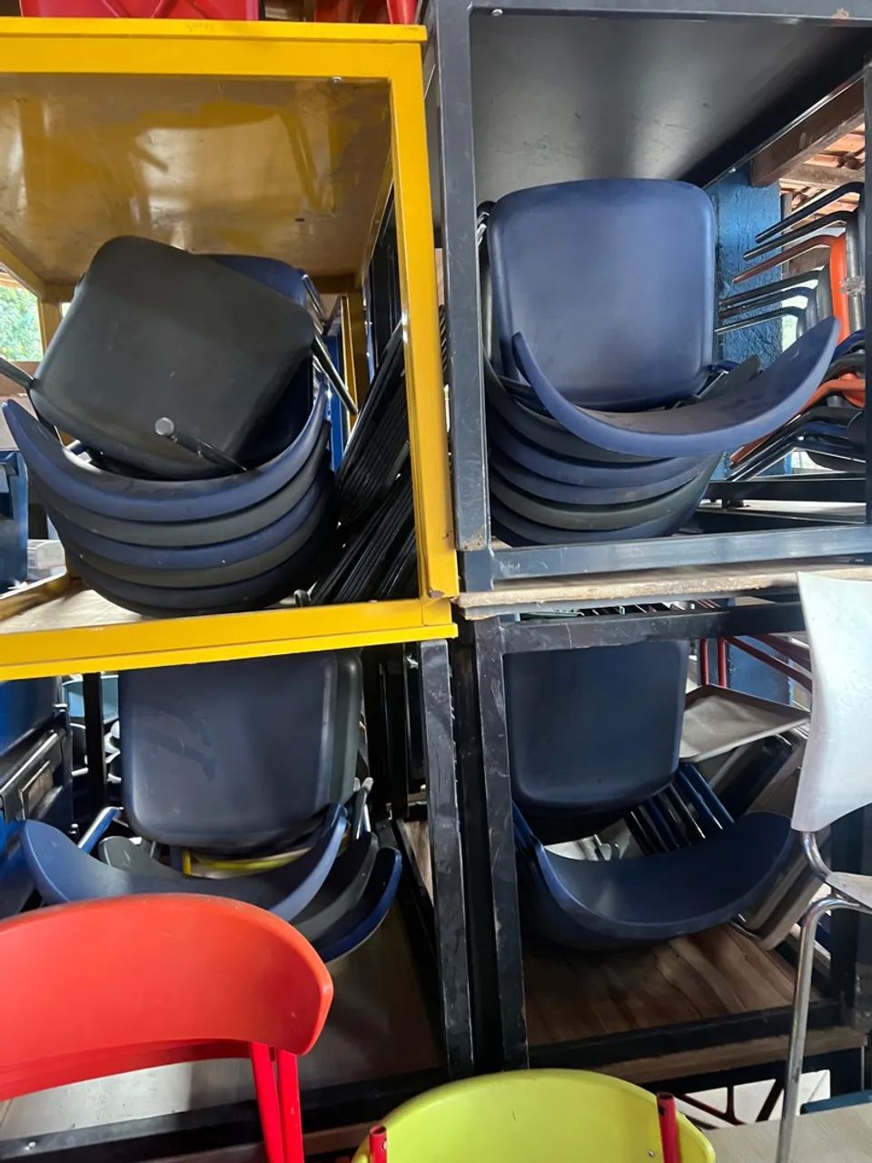 Cadeiras vermelhas para comércio - Foto 4