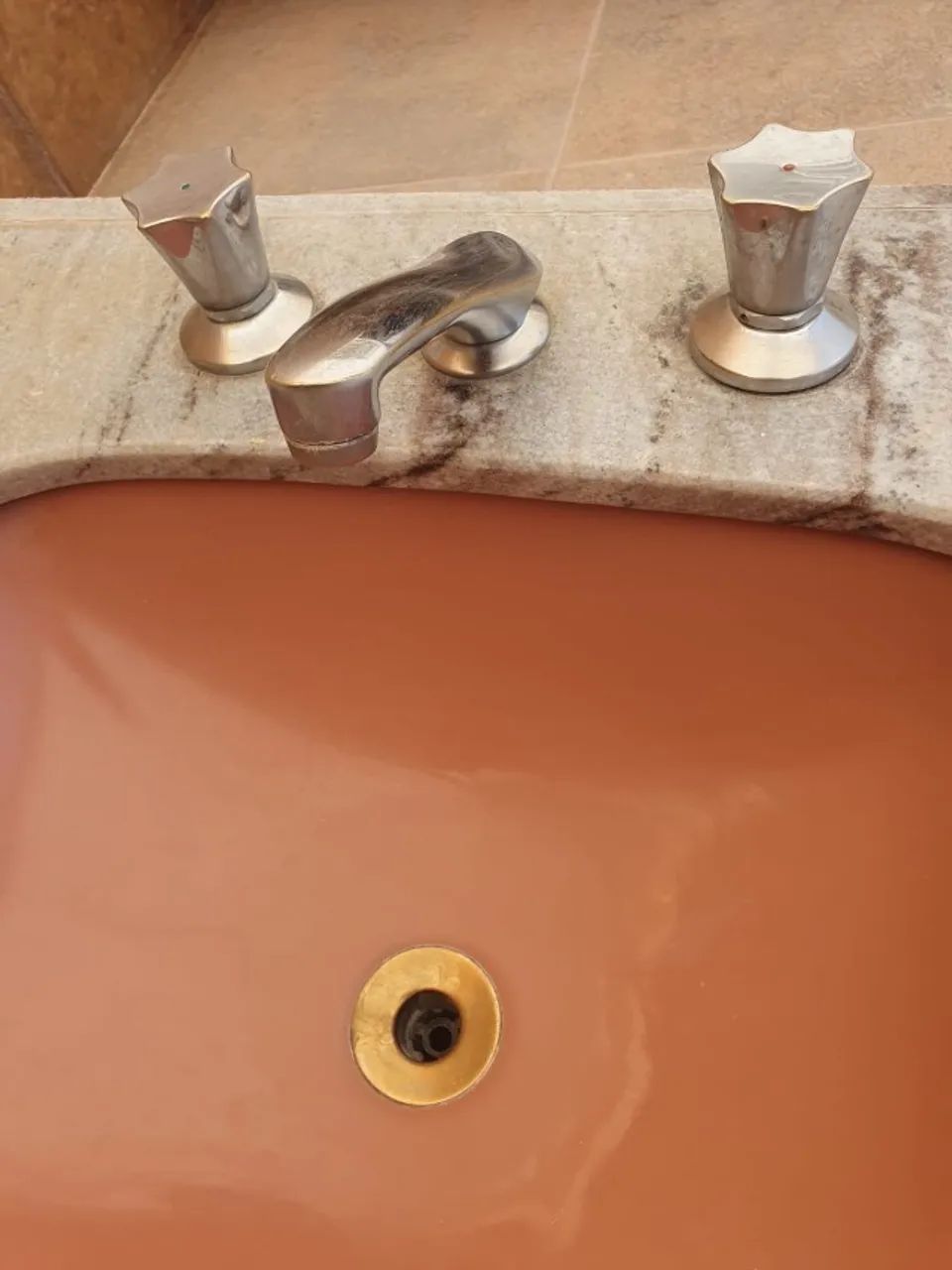 Pia de mármore com torneiras Celite - Foto 5