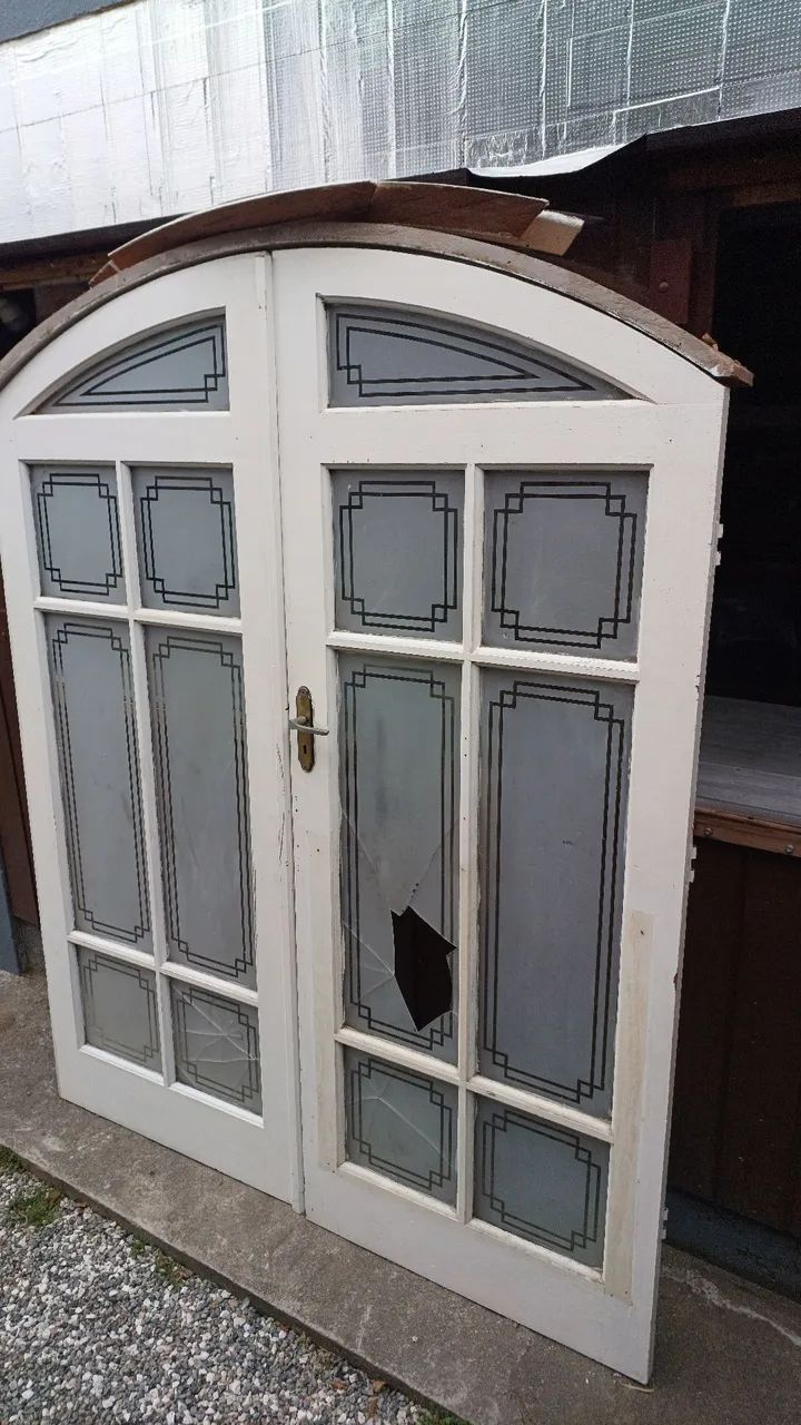Portas de madeira com vidros decorativos - Foto 4