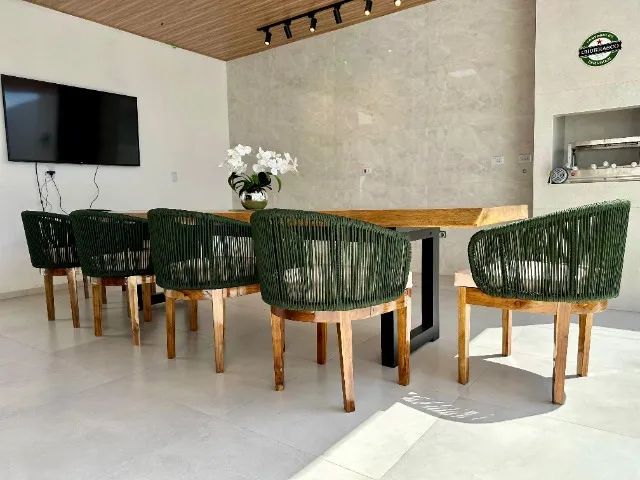 Conjunto  de Mesa com Cadeiras.