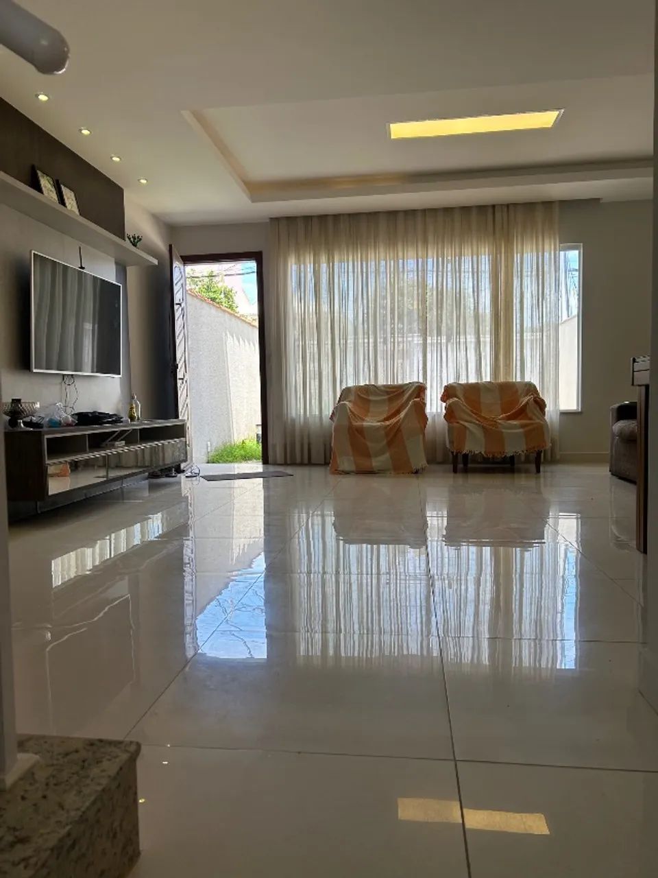 Vendo minha linda casa, pertinho da praia, em Costa Azul, Rio das Ostras  - Foto 3