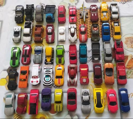 Hot wheels e diversas marcas 50 unidades