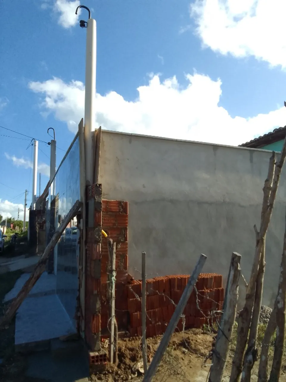 Terreno com obras iniciadas