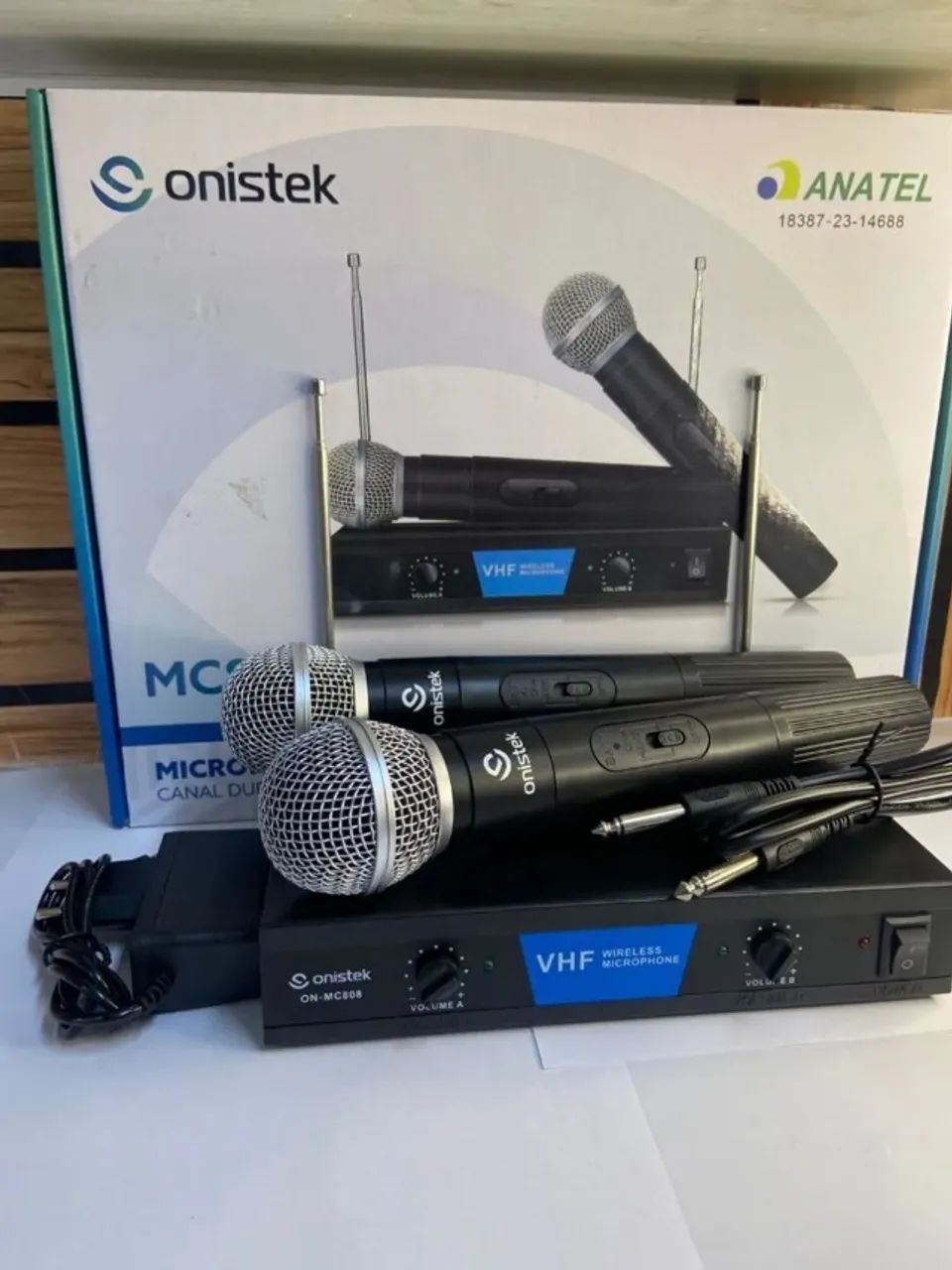 Microfone Duplo Profissional Sem Fio Karaokê Vhf Dinâmico Onistek  MC808 - Foto 3