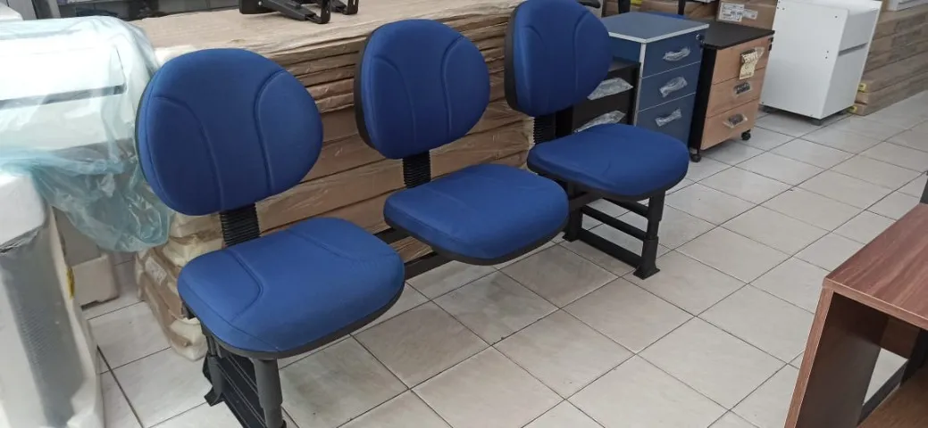 longarina para escritório na cor azul