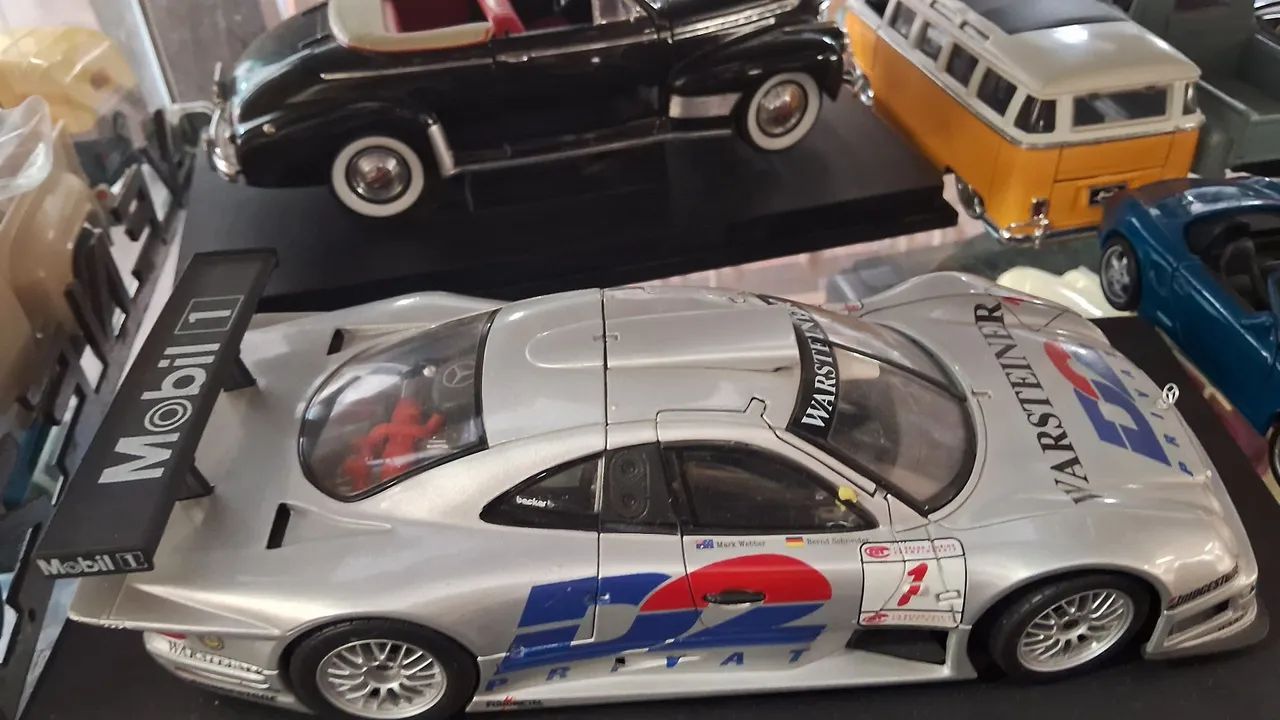 Miniatura Mercedes-Benz CLK-GTR Bernd Schneider/Mark Webber Maisto