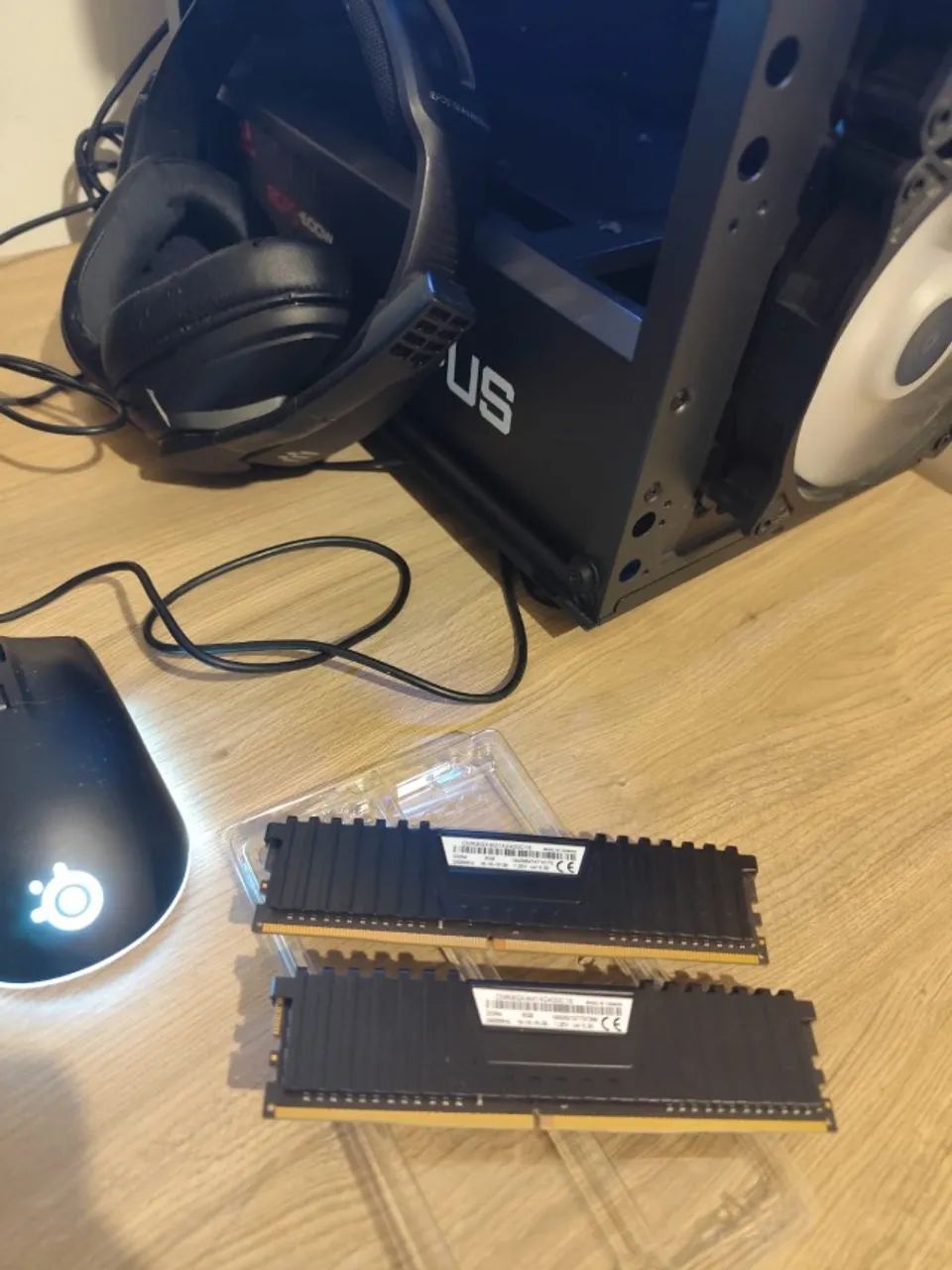 Kit de memória DDR4 DRAM 2400 MHz 16 GB (2x8GB) VENGEANCE® LPX - Preto - Foto 2