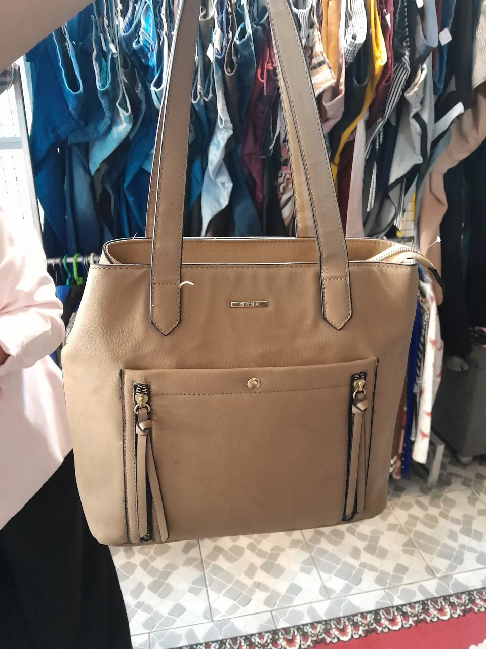 Bolsa Feminina Bege com Detalhes