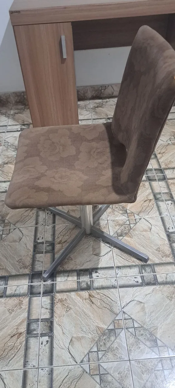 Cadeira Giratória Estofada Marrom