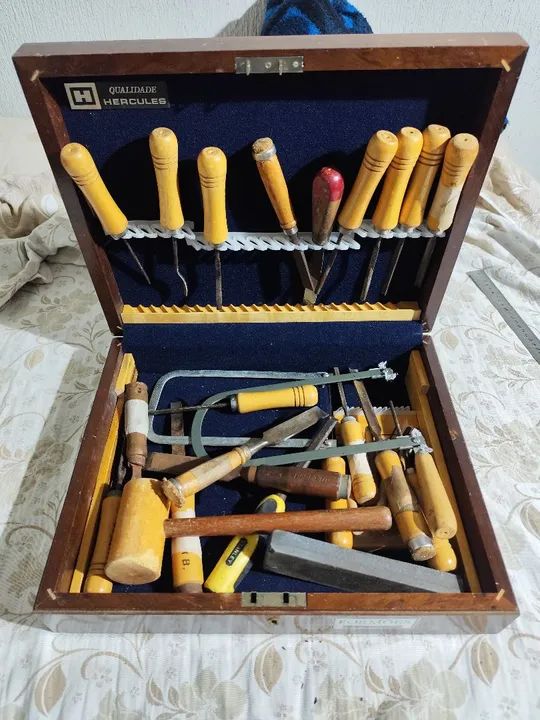 Caixa Kit de Carpintaria. Goivas, formões, marreta, serras + Brinde