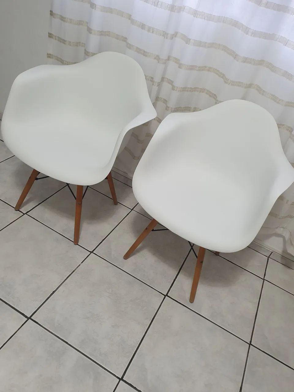 2 Cadeiras Eames, Brancas, Novas
