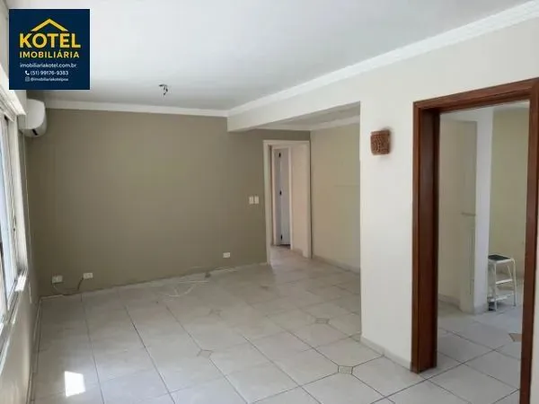 Apartamento em Porto Alegre, no bairro Azenha, com 2 dormitório(s), e 2 banheiros, à venda