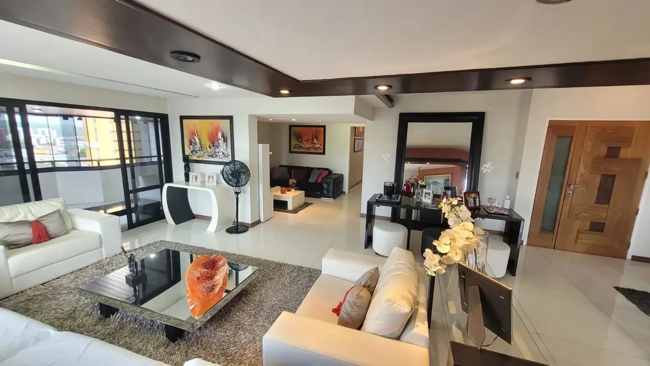 Apartamento de Alto Padrão 265 m² | Andar Alto | Lagoa Nova | 3 Salas | 4 Quartos Sendo 3