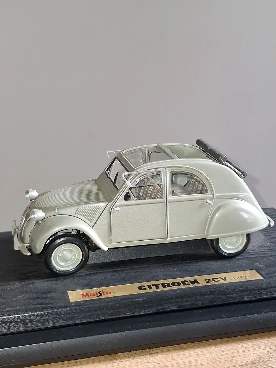 Citroen 15 cv 6 cyl 1952 Maisto 1:18 - Hobbies e coleções