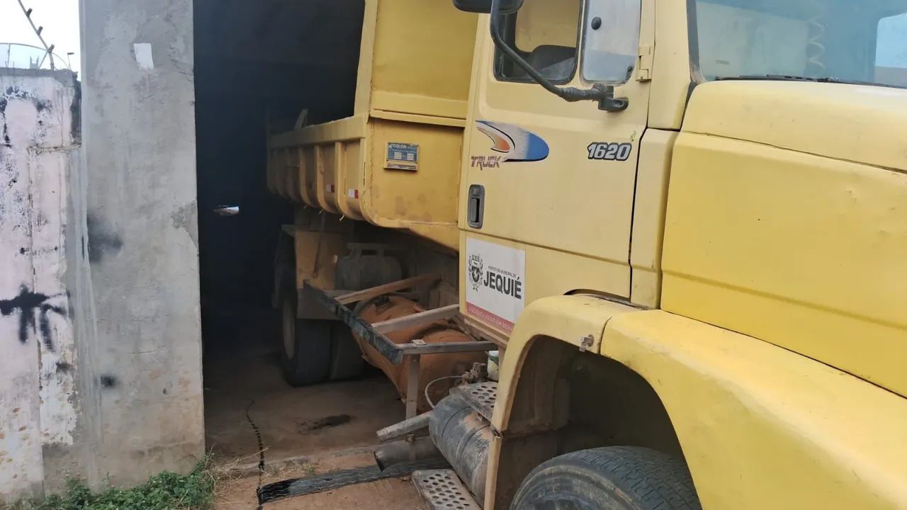 Vende se caçamba 1620 ano 1998 - Foto 4