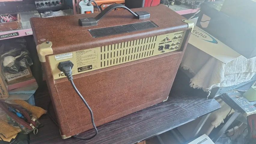 Amplificador Behringer Ultracoustic ACX1800 para voz/violão 2 x 90W  - Foto 4