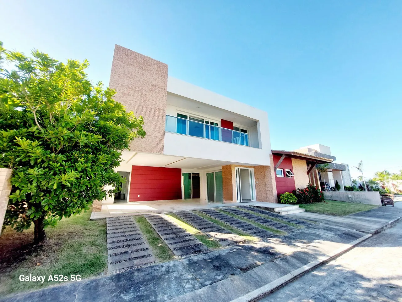 Alugue casa mobiliada moderna 4/4 suítes no condomínio Maikai
