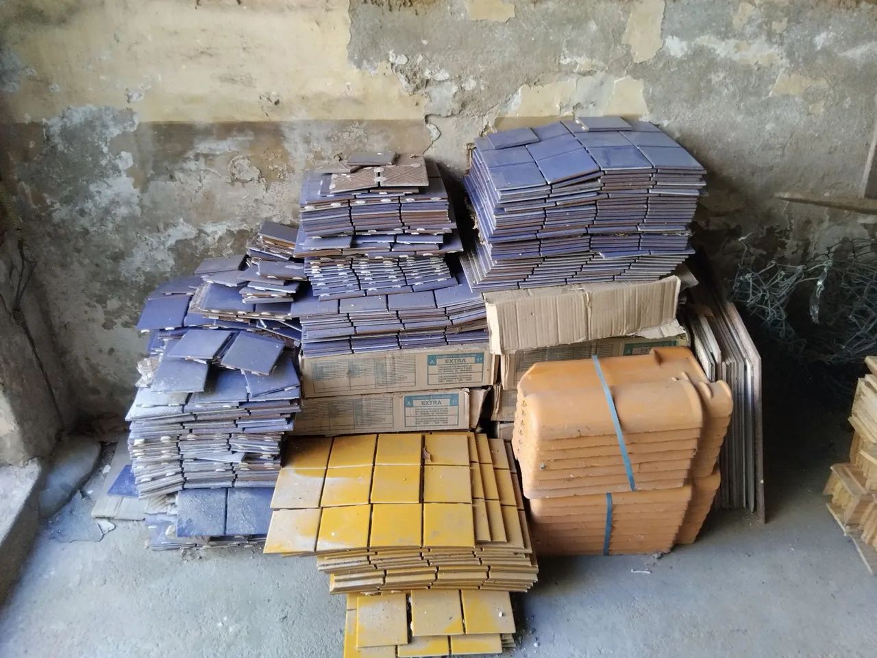 Vendo pastilhas 10x 10 azul Royal para Construção - Foto 2