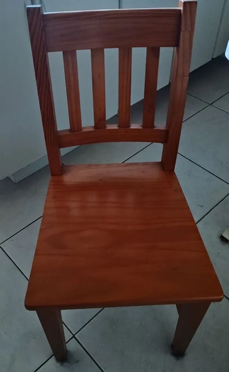 Mesa de madeira  e 4 cadeiras  - Foto 2