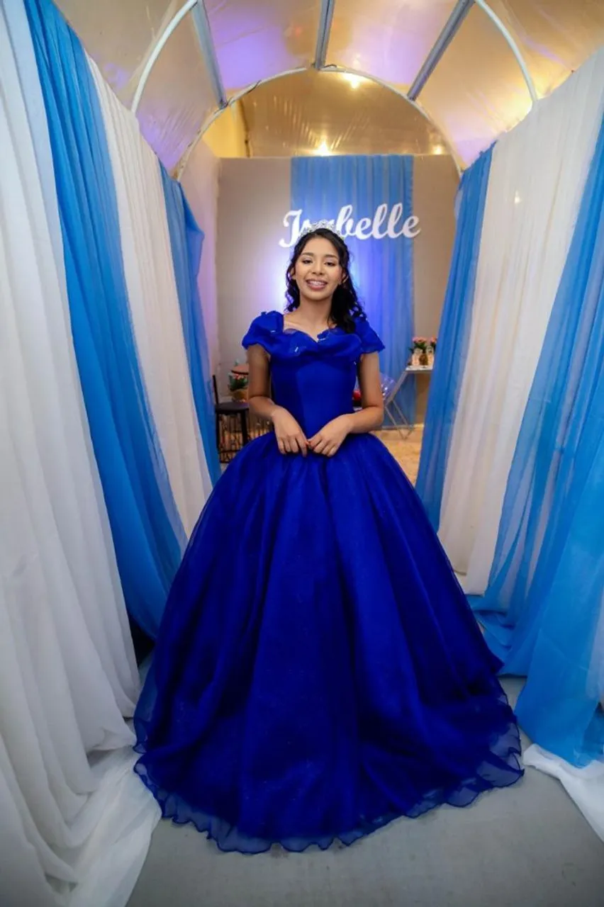 Vestido de Debutante Azul Royal Modelo Cinderela 