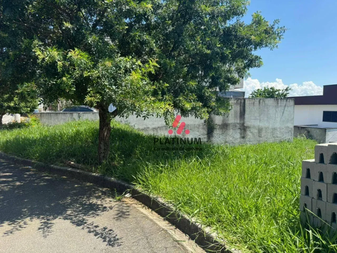 Terreno à Venda em Condomínio Fechado - Oportunidade Imperdível!