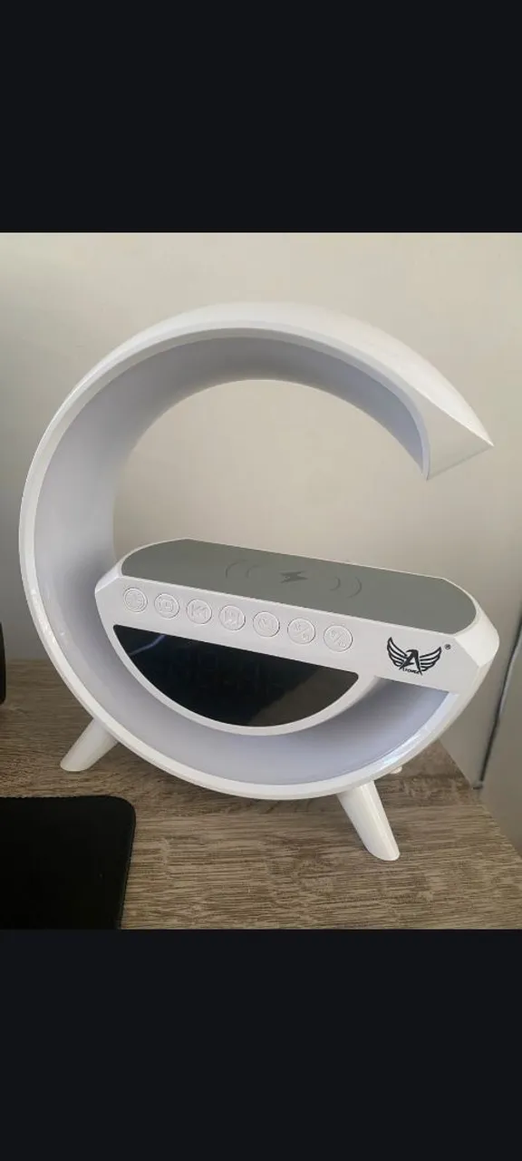 Luminária de Mesa com Carregador Wireless e Som