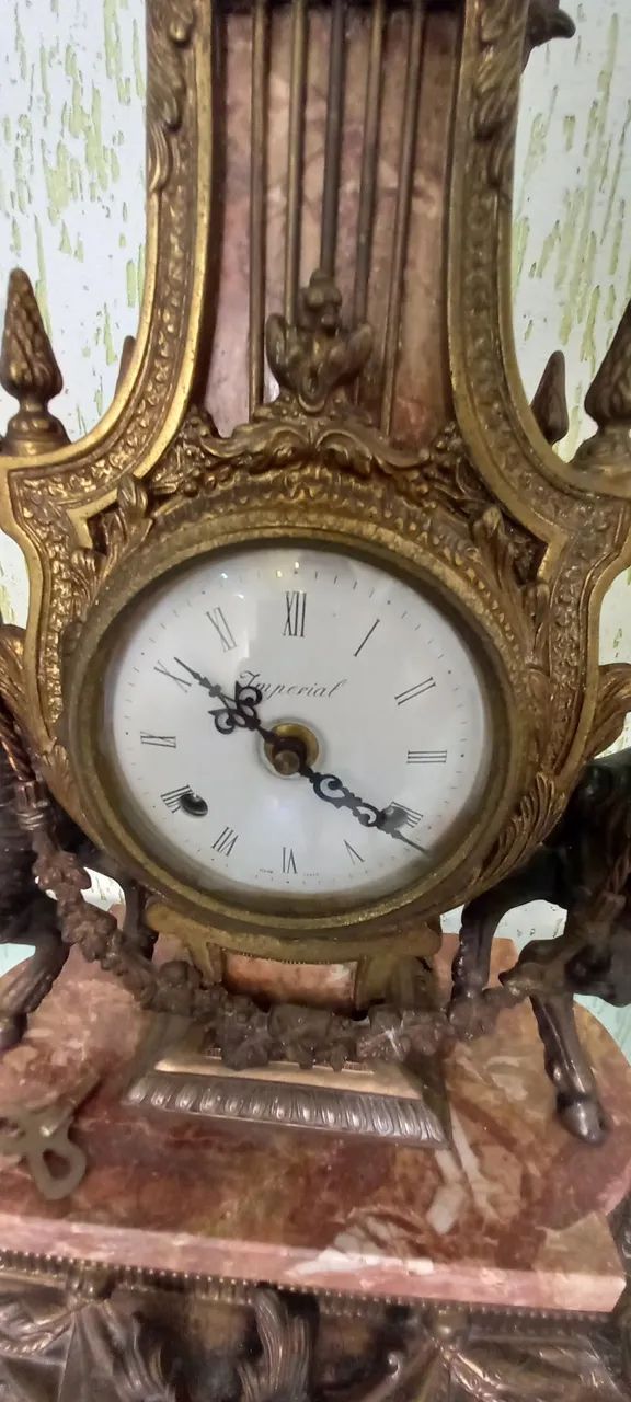 Relogio Imperial Antigo Bronze e Marmore máquina a corda funcionando perfeito - Foto 3