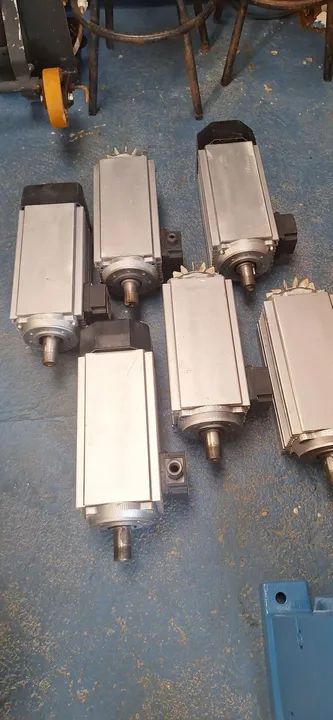 Lote de cnc spindle motores elétricos trifásico 3 cv rpm 1680 4 polos.