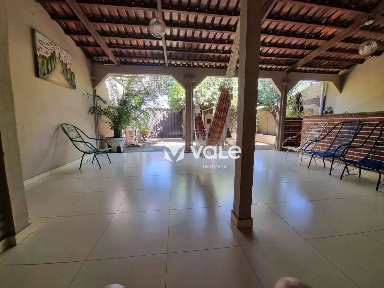Casa com 3 quartos e 2 quitinetes - Foto 2