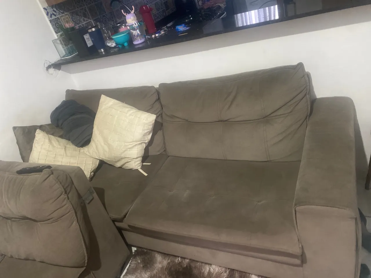 Sofá marrom confortável para sala