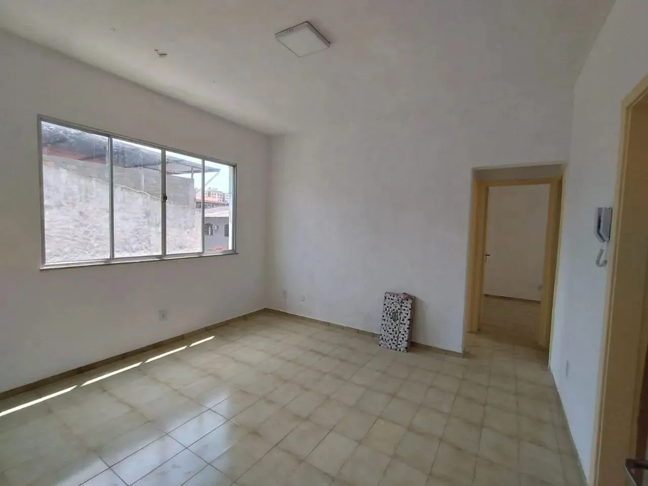 Apartamento localizado no Boaçu, próximo a farmácia e mercado composto por: Sala, cozinha,