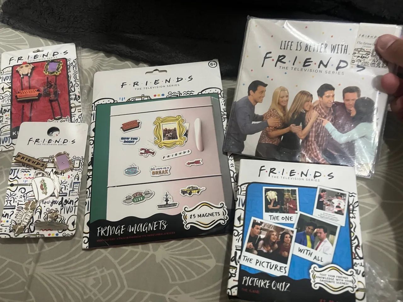 Coleção Friends: Caderno, Ímãs e Jogos em inglês! - Foto 5